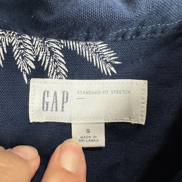 Gap standard fit short sleeve button up palm tree fit navy blue shirt, sz S - Picture 2 of 7
